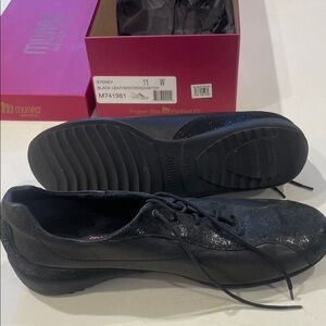 Munro Sydney Black Leather Flats with Textured Finish